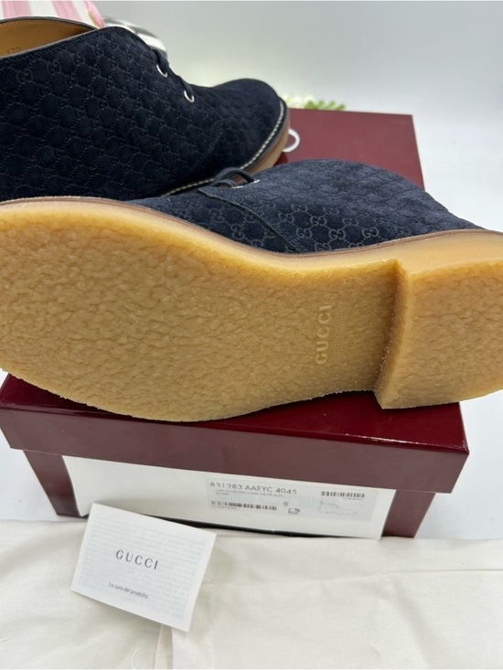 Gucci MOREAU GG
suede ankle boots size 8 fits 9
US made in Italy